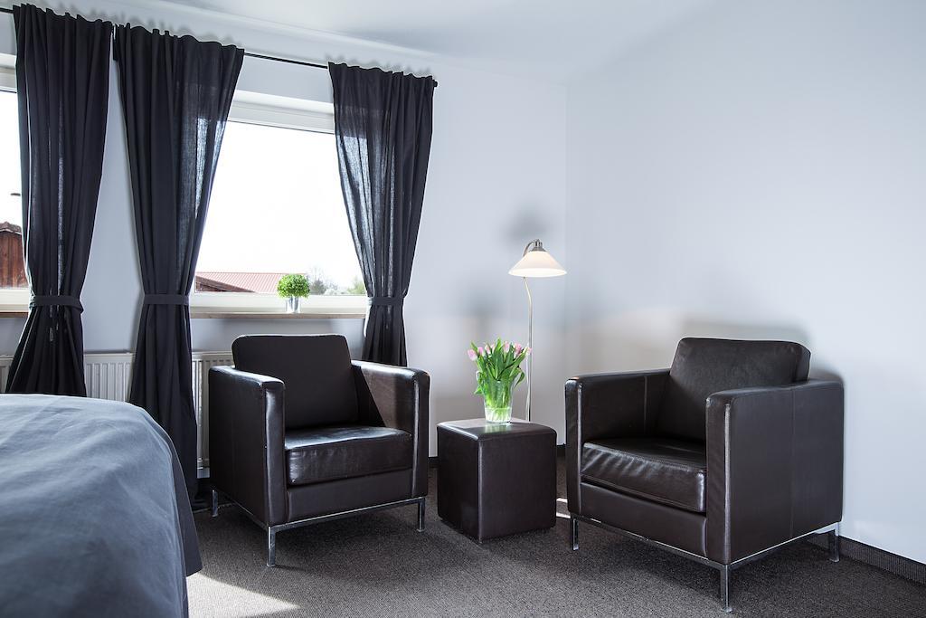 Alpengluehen Smart Hotel Olching Quarto foto