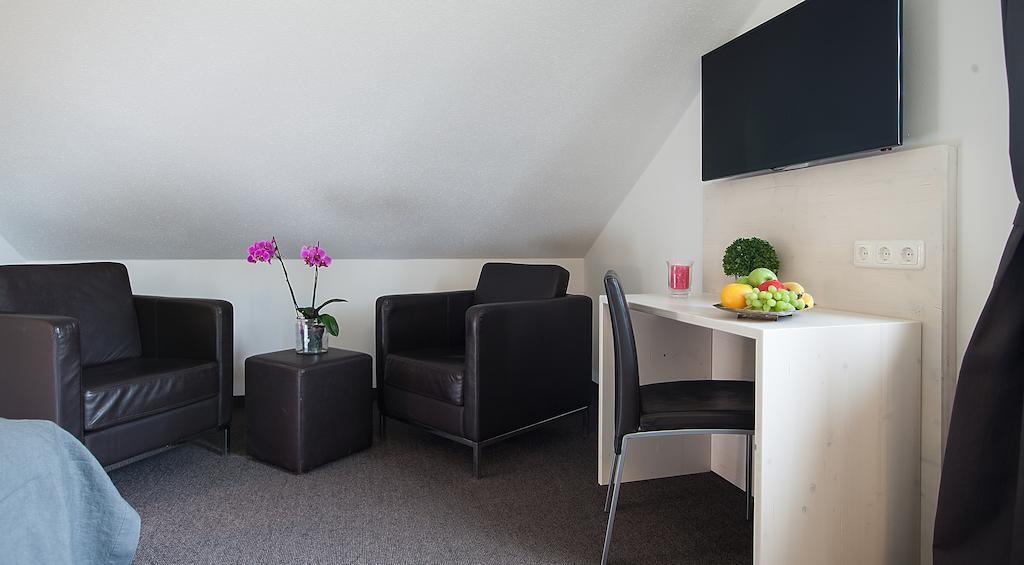 Alpengluehen Smart Hotel Olching Quarto foto