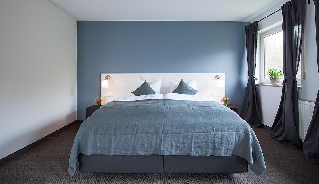Alpengluehen Smart Hotel Olching Quarto foto
